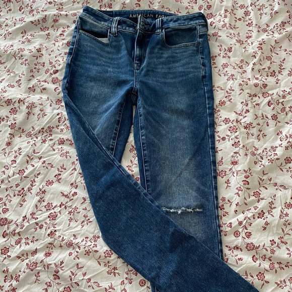 Distressed High Rise Jeggings - Picture 3 of 8